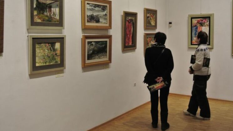 Poszukiwanie światła w świecie które odchodzi